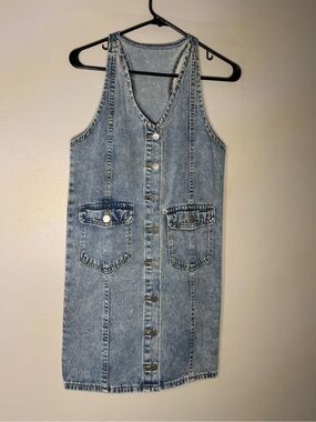 Button-Front Light Wash Denim Dress with Patch Pockets